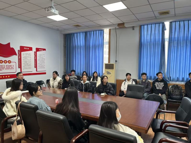 外国语学院党委书记为师生讲纪法