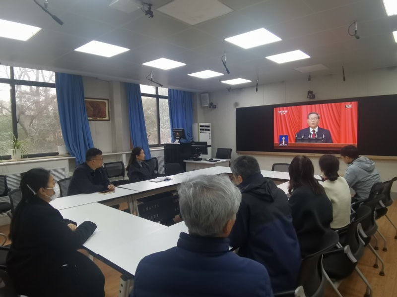 外国语学院组织师生收看2026年全国两会开幕盛况