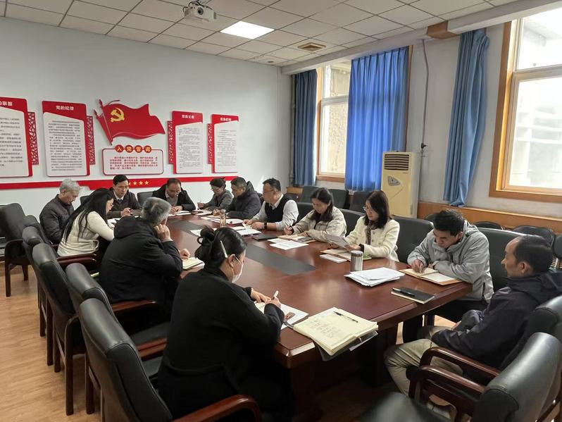 外国语学院召开党委理论学习中心组（扩大）会议